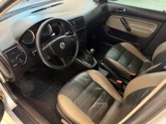 VOLKSWAGEN GOLF 1.6 MI SPORTLINE 8V 2009/2009 LUCAS AUTOMÓVEIS BOM RETIRO DO SUL / Carros no Vale