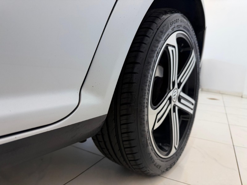 VOLKSWAGEN GOLF 1.6 MI SPORTLINE 8V 2009/2009 LUCAS AUTOMÓVEIS BOM RETIRO DO SUL / Carros no Vale