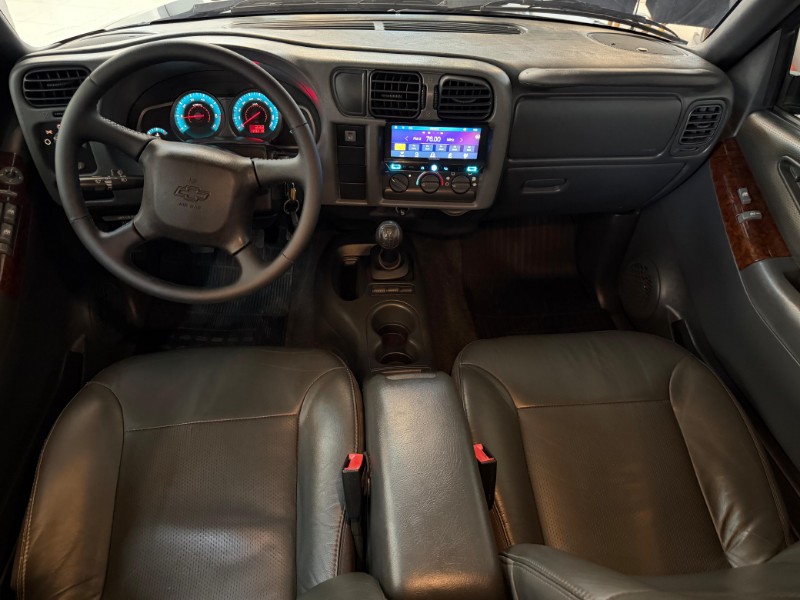 CHEVROLET S10 EXECUTIVE 2.4 FLEX CD 2011/2011 LUCAS AUTOMÓVEIS BOM RETIRO DO SUL / Carros no Vale