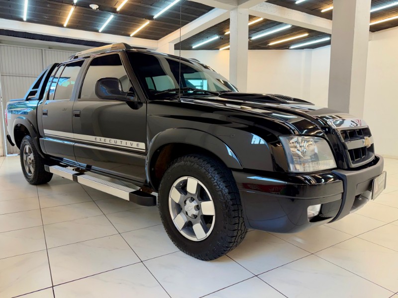 CHEVROLET S10 EXECUTIVE 2.4 FLEX CD 2011/2011 LUCAS AUTOMÓVEIS BOM RETIRO DO SUL / Carros no Vale