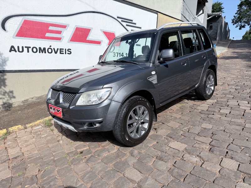MITSUBISHI PAJERO TR4 2.0 4X2 16V 140CV FLEX 4P AUTOMÁTICO 2013/2013 ELY AUTOMÓVEIS LAJEADO / Carros no Vale