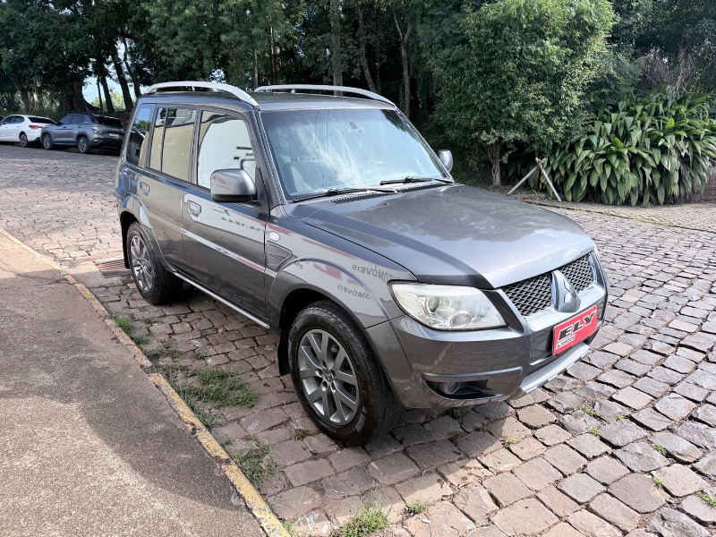 MITSUBISHI PAJERO TR4 2.0 4X2 16V 140CV FLEX 4P AUTOMÁTICO 2013/2013 ELY AUTOMÓVEIS LAJEADO / Carros no Vale
