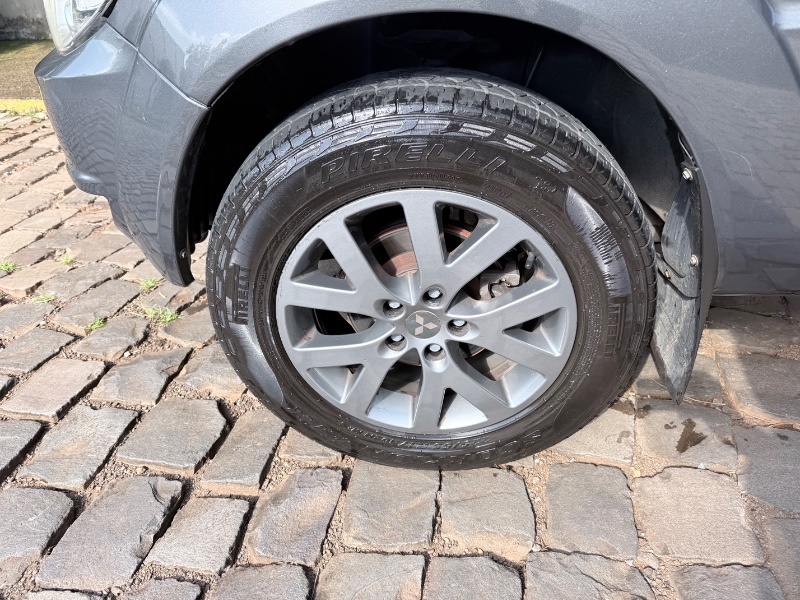 MITSUBISHI PAJERO TR4 2.0 4X2 16V 140CV FLEX 4P AUTOMÁTICO 2013/2013 ELY AUTOMÓVEIS LAJEADO / Carros no Vale