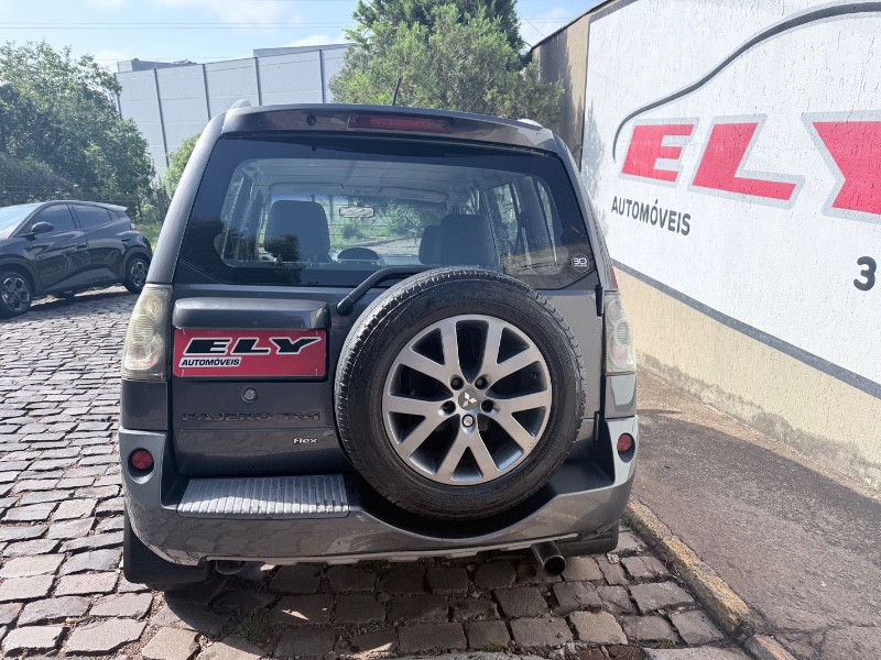 MITSUBISHI PAJERO TR4 2.0 4X2 16V 140CV FLEX 4P AUTOMÁTICO 2013/2013 ELY AUTOMÓVEIS LAJEADO / Carros no Vale