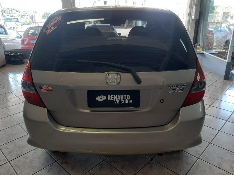 HONDA FIT 1.4 LXL 2006/2007 RENAUTO VEÍCULOS LAJEADO / Carros no Vale