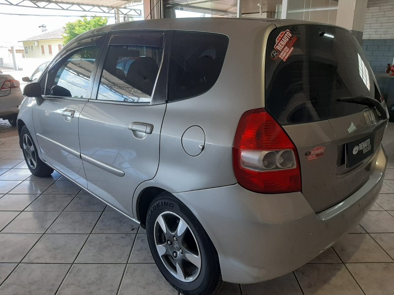 HONDA FIT 1.4 LXL 2006/2007 RENAUTO VEÍCULOS LAJEADO / Carros no Vale