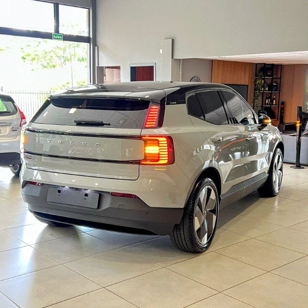 VOLVO EX30 PLUS EXTENDED RANGE 2024/2024 JOÃO CARROS MULTIMARCAS GUAPORÉ / Carros no Vale