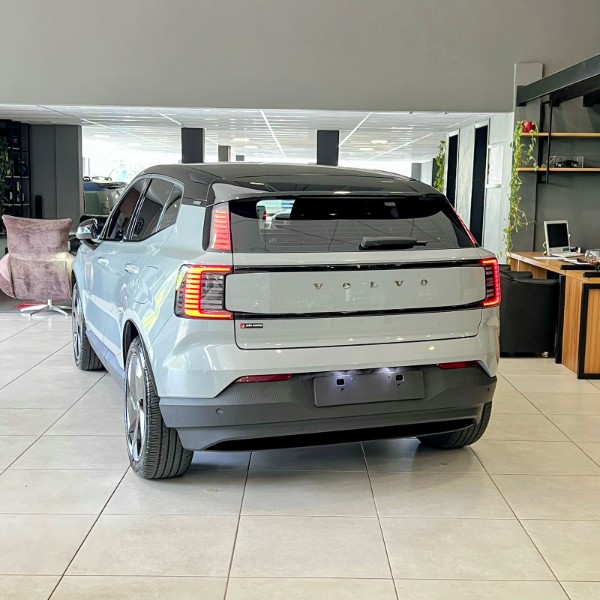 VOLVO EX30 PLUS EXTENDED RANGE 2024/2024 JOÃO CARROS MULTIMARCAS GUAPORÉ / Carros no Vale