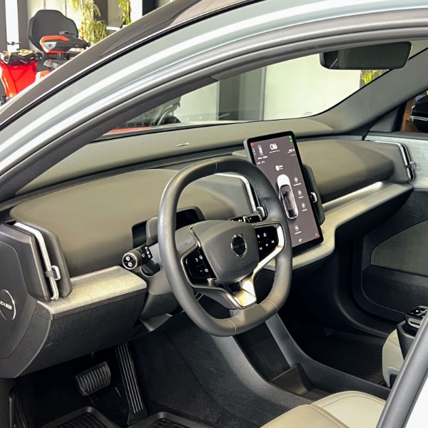 VOLVO EX30 PLUS EXTENDED RANGE 2024/2024 JOÃO CARROS MULTIMARCAS GUAPORÉ / Carros no Vale