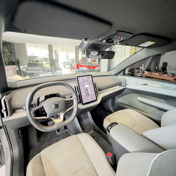 VOLVO EX30 PLUS EXTENDED RANGE 2024/2024 JOÃO CARROS MULTIMARCAS GUAPORÉ / Carros no Vale