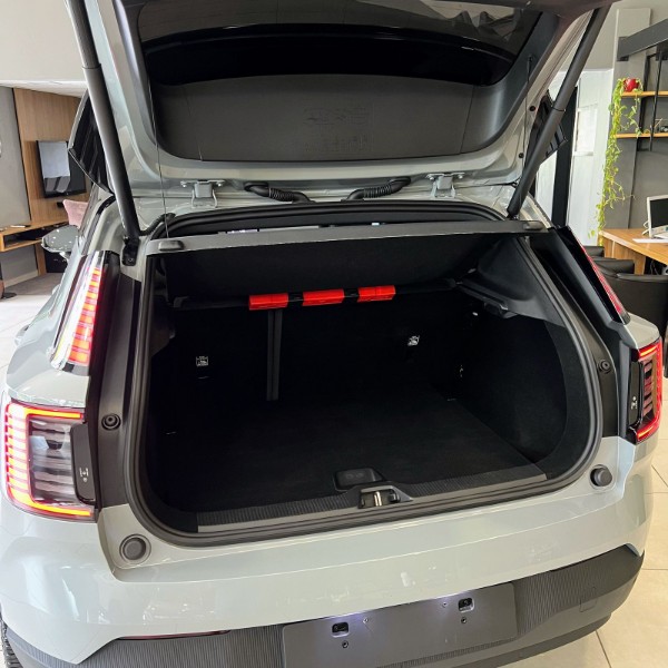 VOLVO EX30 PLUS EXTENDED RANGE 2024/2024 JOÃO CARROS MULTIMARCAS GUAPORÉ / Carros no Vale