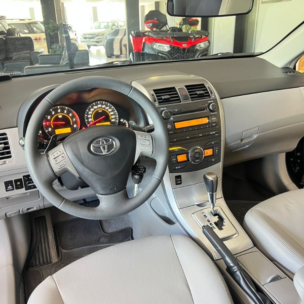 TOYOTA COROLLA XEI 2.0 16V FLEX 2013/2013 JOÃO CARROS MULTIMARCAS GUAPORÉ / Carros no Vale TOYOTA COROLLA XEI 2.0 16V FLEX 2013/2013 JOÃO CARROS MULTIMARCAS GUAPORÉ / Carros no Vale