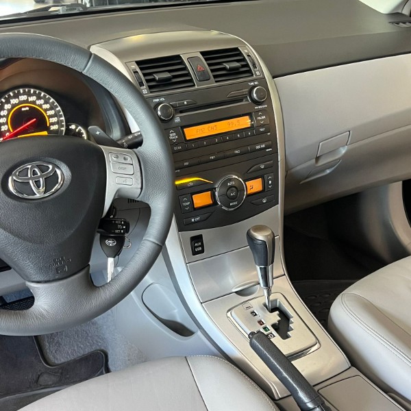 TOYOTA COROLLA XEI 2.0 16V FLEX 2013/2013 JOÃO CARROS MULTIMARCAS GUAPORÉ / Carros no Vale TOYOTA COROLLA XEI 2.0 16V FLEX 2013/2013 JOÃO CARROS MULTIMARCAS GUAPORÉ / Carros no Vale