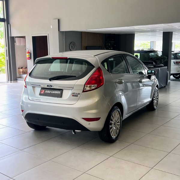FORD FIESTA TITANIUM 1.6 2017/2017 JOÃO CARROS MULTIMARCAS GUAPORÉ / Carros no Vale