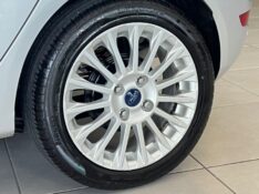 FORD FIESTA TITANIUM 1.6 2017/2017 JOÃO CARROS MULTIMARCAS GUAPORÉ / Carros no Vale