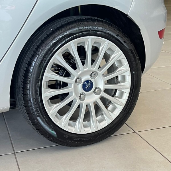 FORD FIESTA TITANIUM 1.6 2017/2017 JOÃO CARROS MULTIMARCAS GUAPORÉ / Carros no Vale