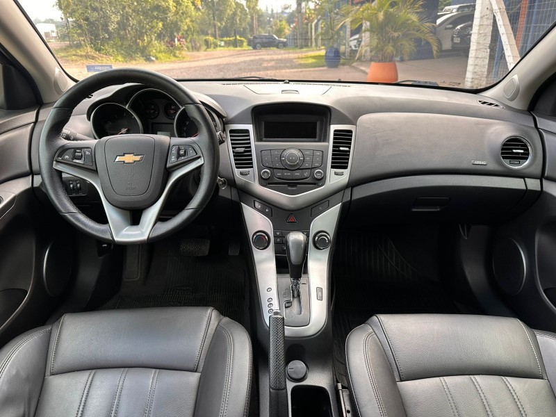 CHEVROLET CRUZE LT 1.8 /2014 MENEGHINI VEÍCULOS ARROIO DO MEIO / Carros no Vale