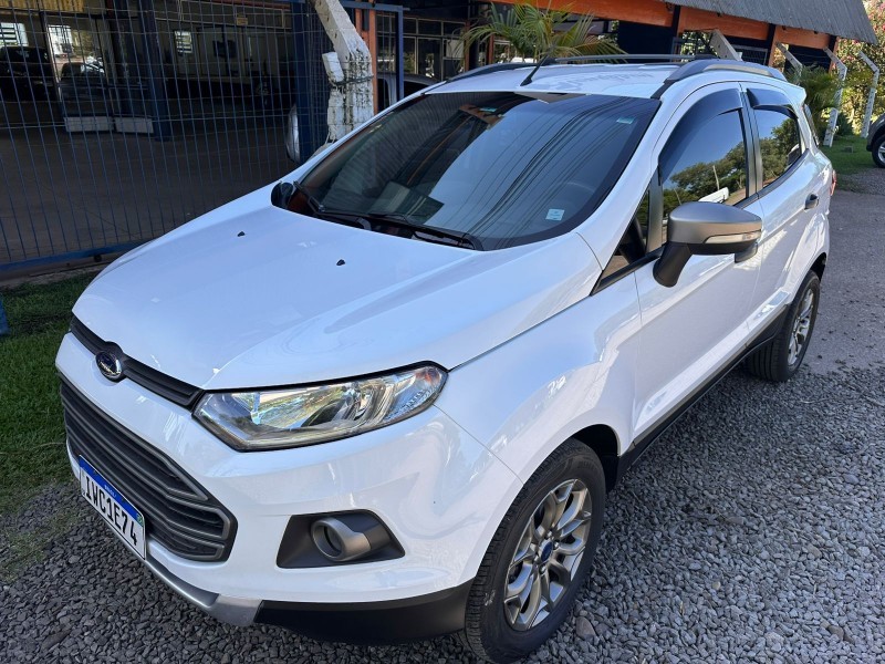 FORD ECOSPORT 2.0 FREESTYLE /2015 MENEGHINI VEÍCULOS ARROIO DO MEIO / Carros no Vale FORD ECOSPORT 2.0 FREESTYLE /2015 MENEGHINI VEÍCULOS ARROIO DO MEIO / Carros no Vale