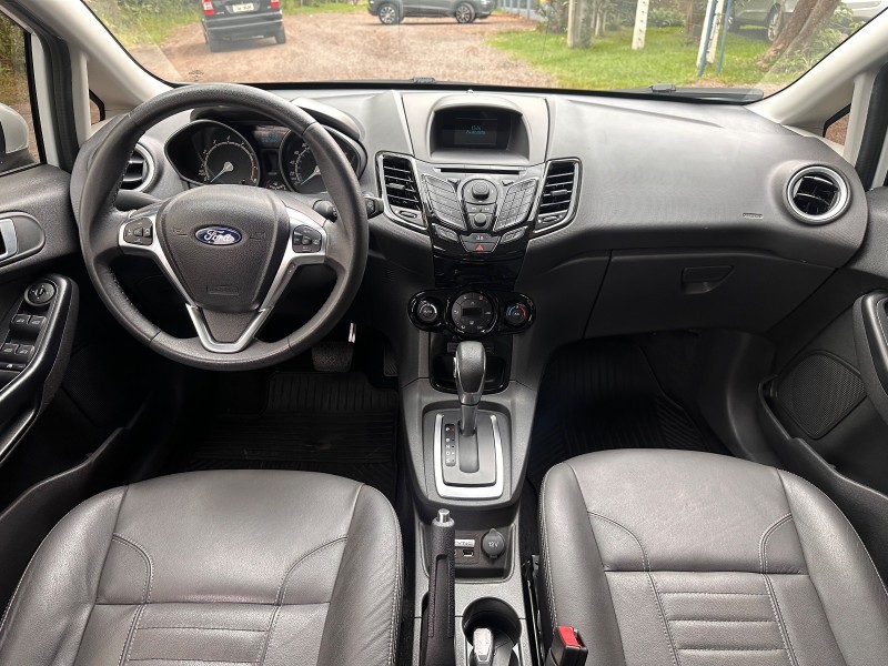 FORD FIESTA TITANIUM 1.6 /2016 MENEGHINI VEÍCULOS ARROIO DO MEIO / Carros no Vale