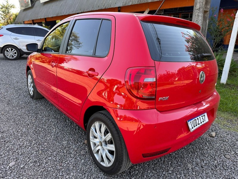 VOLKSWAGEN FOX 1.6 /2013 MENEGHINI VEÍCULOS ARROIO DO MEIO / Carros no Vale