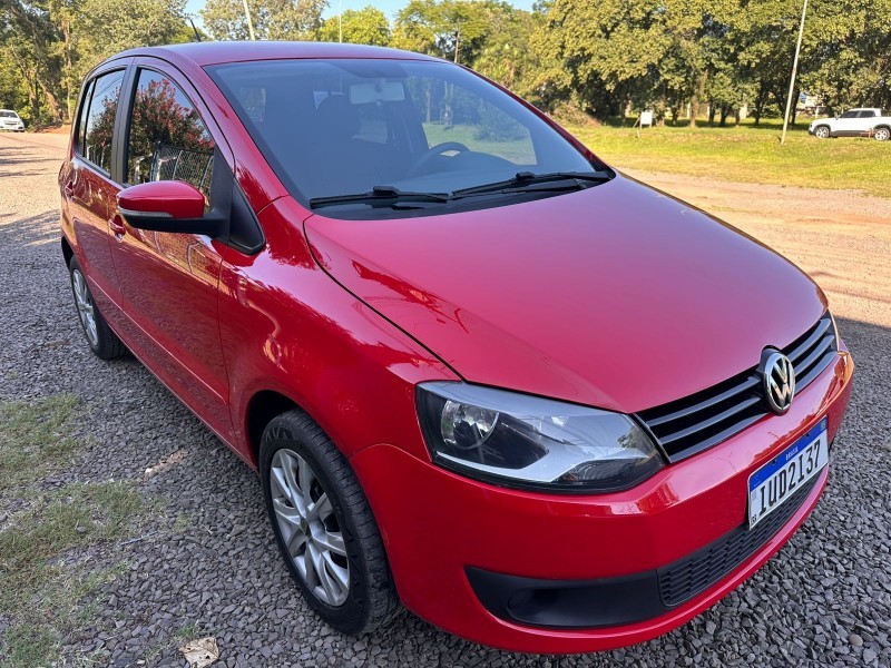 VOLKSWAGEN FOX 1.6 /2013 MENEGHINI VEÍCULOS ARROIO DO MEIO / Carros no Vale