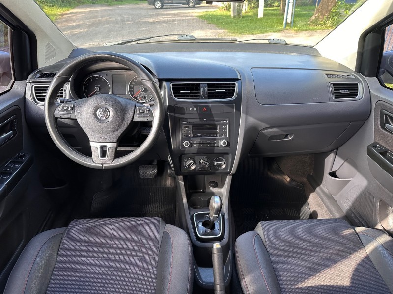 VOLKSWAGEN FOX I-MOTION 1.6 /2012 MENEGHINI VEÍCULOS ARROIO DO MEIO / Carros no Vale