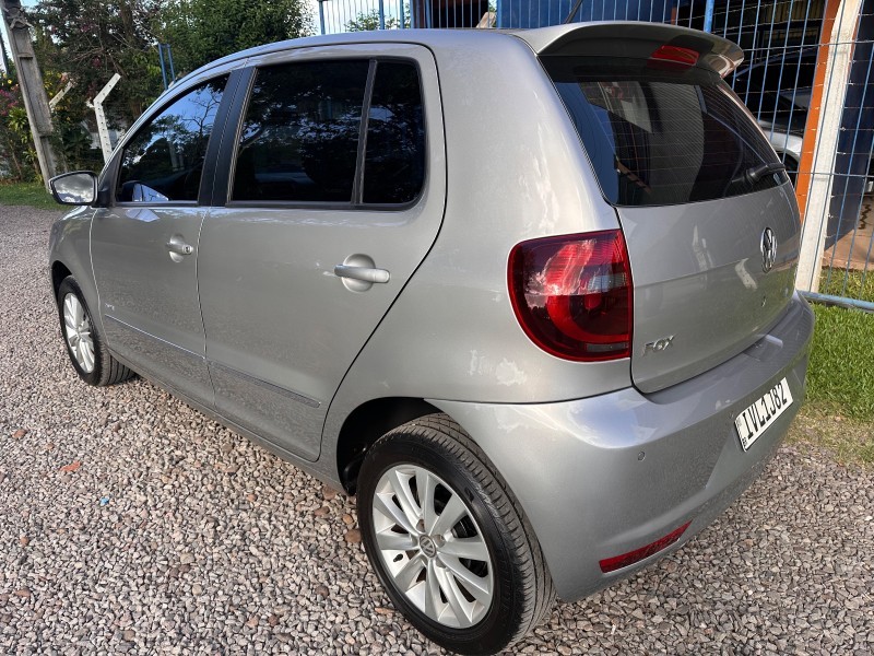 VOLKSWAGEN FOX I-MOTION 1.6 /2012 MENEGHINI VEÍCULOS ARROIO DO MEIO / Carros no Vale