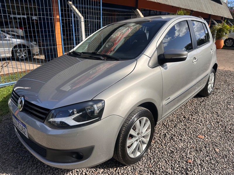 VOLKSWAGEN FOX I-MOTION 1.6 /2012 MENEGHINI VEÍCULOS ARROIO DO MEIO / Carros no Vale