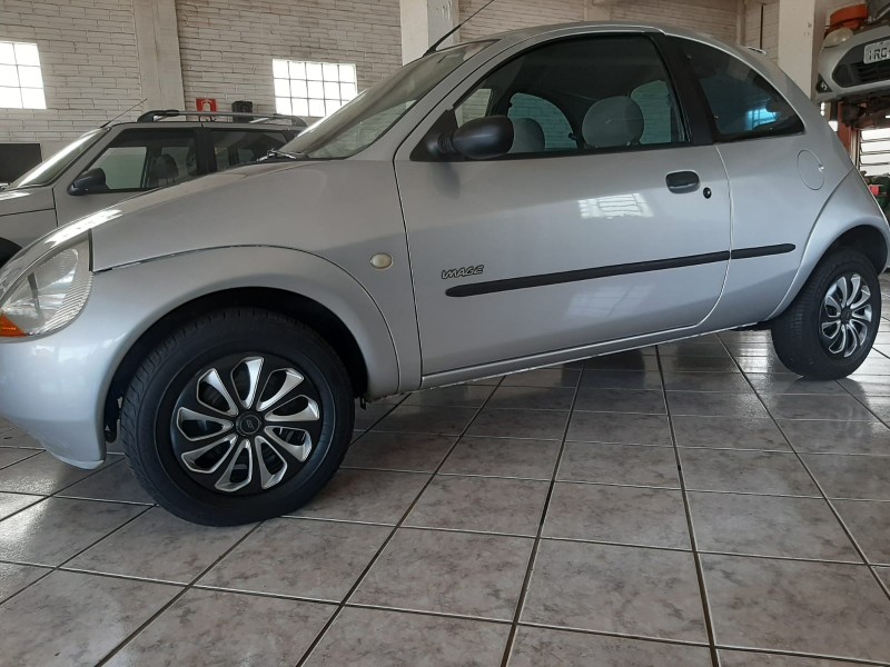 FORD KA 1.0 /2000 RENAUTO VEÍCULOS LAJEADO / Carros no Vale