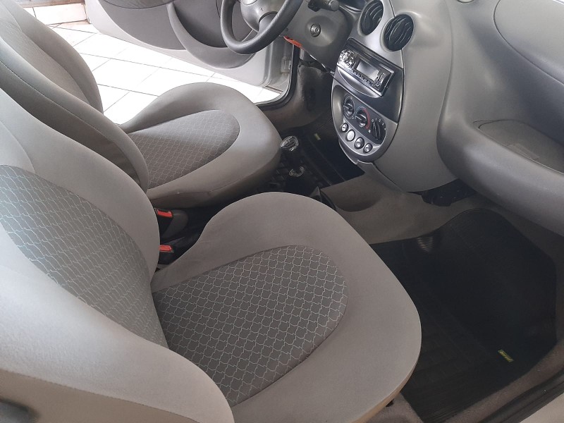 FORD KA 1.0 /2000 RENAUTO VEÍCULOS LAJEADO / Carros no Vale