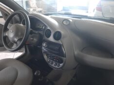 FORD KA 1.0 /2000 RENAUTO VEÍCULOS LAJEADO / Carros no Vale