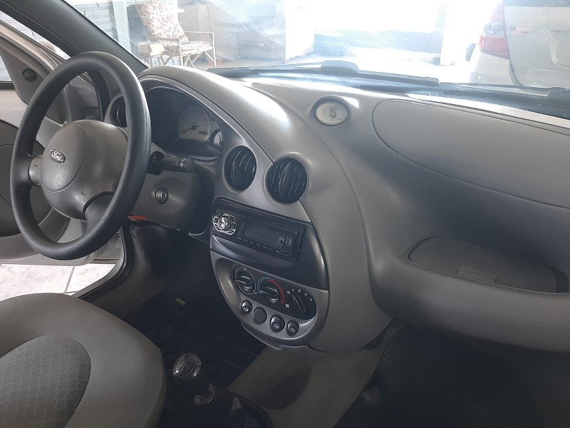 FORD KA 1.0 /2000 RENAUTO VEÍCULOS LAJEADO / Carros no Vale