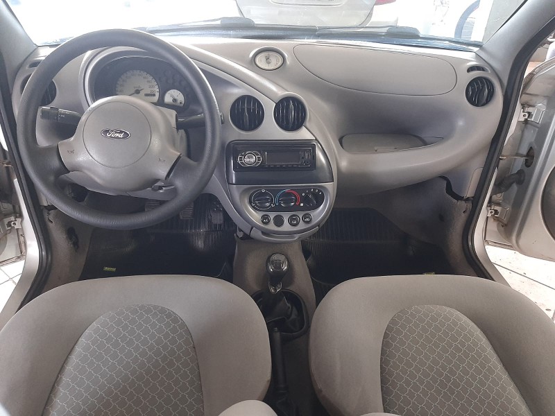 FORD KA 1.0 /2000 RENAUTO VEÍCULOS LAJEADO / Carros no Vale