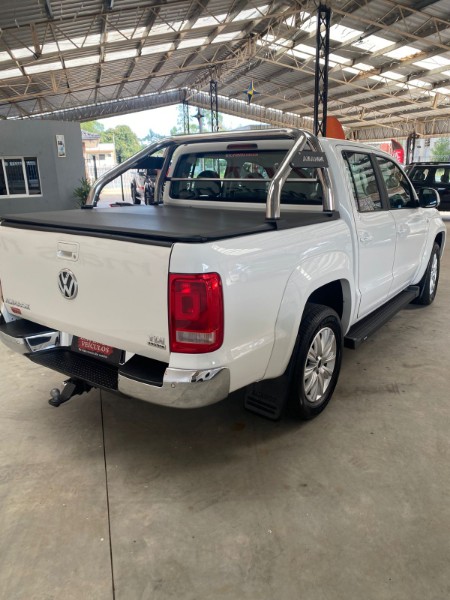 VOLKSWAGEN AMAROK 2.0 HIGHLINE 4X4 2014/2014 LAVENDA VEÍCULOS ARROIO DO MEIO / Carros no Vale