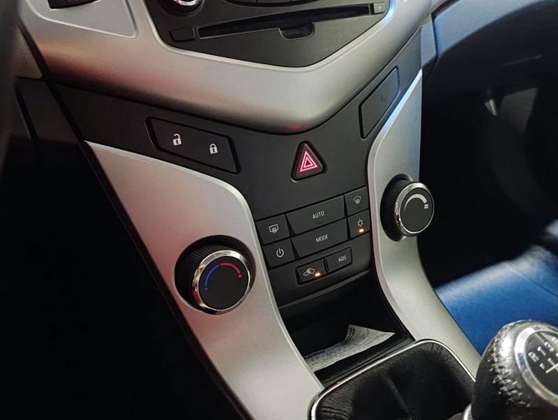 Chevrolet Chev Cruze Lt Nb 2014/2014 SIM VEÍCULOS PORTO ALEGRE / Carros no Vale