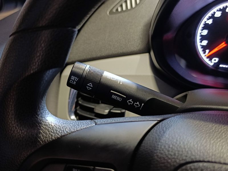 Chevrolet Onix 1.4 Lt 2019/2019 SIM VEÍCULOS PORTO ALEGRE / Carros no Vale