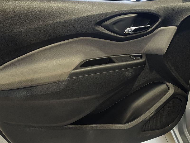 Chevrolet Onix 1.4 Lt 2019/2019 SIM VEÍCULOS PORTO ALEGRE / Carros no Vale