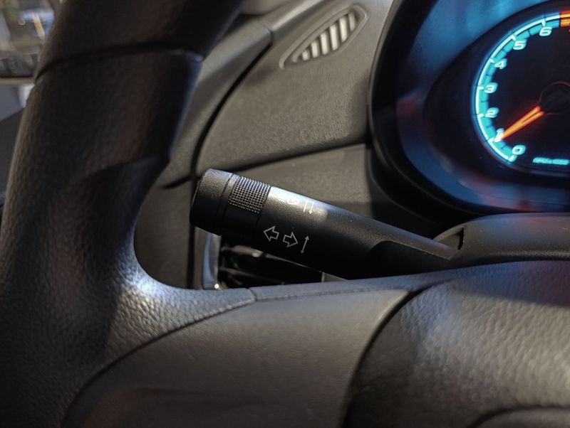 Chevrolet Onix 1.4 Lt 2013/2013 SIM VEÍCULOS PORTO ALEGRE / Carros no Vale