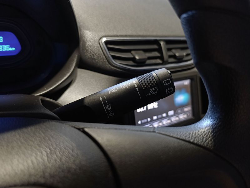 Chevrolet Onix 1.4 Lt 2013/2013 SIM VEÍCULOS PORTO ALEGRE / Carros no Vale