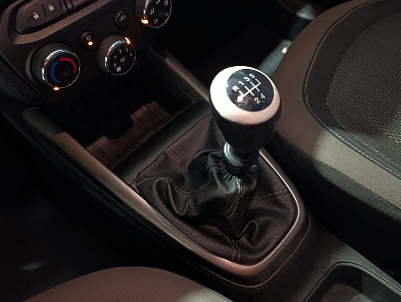 Chevrolet Prisma 1.0 Lt 2015/2015 SIM VEÍCULOS PORTO ALEGRE / Carros no Vale