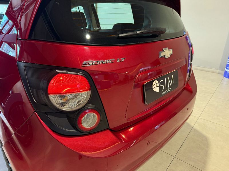 Chevrolet Sonic 1.6 Lt 16v 2013/2014 SIM VEÍCULOS PORTO ALEGRE / Carros no Vale