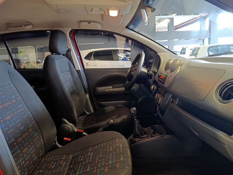 Fiat Uno 1.0 Evo Vivace 8v 2015/2016 SIM VEÍCULOS PORTO ALEGRE / Carros no Vale