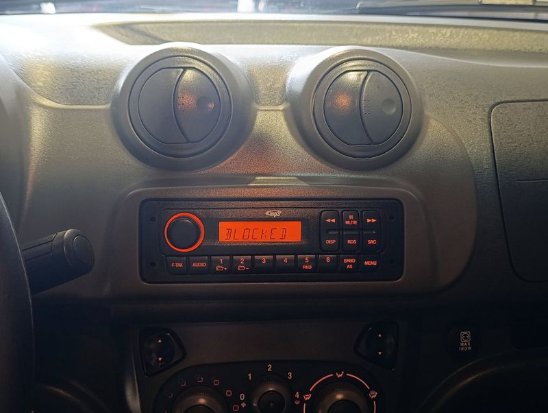 Fiat Uno 1.0 Evo Vivace 8v 2015/2016 SIM VEÍCULOS PORTO ALEGRE / Carros no Vale