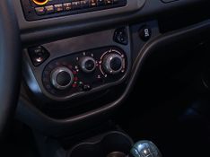 Fiat Uno 1.0 Evo Vivace 8v 2015/2016 SIM VEÍCULOS PORTO ALEGRE / Carros no Vale