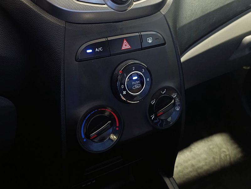 Hyundai Hb20s 1.6m Comf 2015/2015 SIM VEÍCULOS PORTO ALEGRE / Carros no Vale