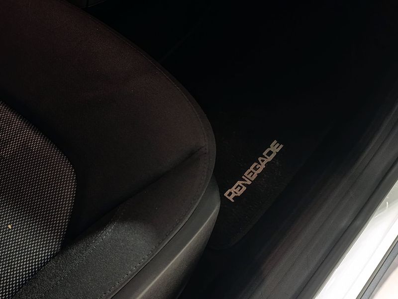 Jeep Renegade Sport 2015/2016 SIM VEÍCULOS PORTO ALEGRE / Carros no Vale