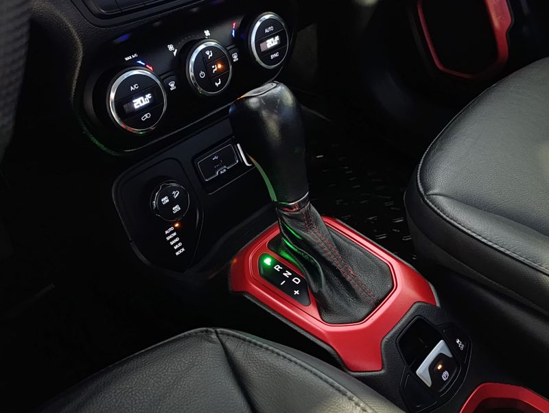 Jeep Renegade Trailhawk 2.0 Tb 4×4 2018/2018 SIM VEÍCULOS PORTO ALEGRE / Carros no Vale