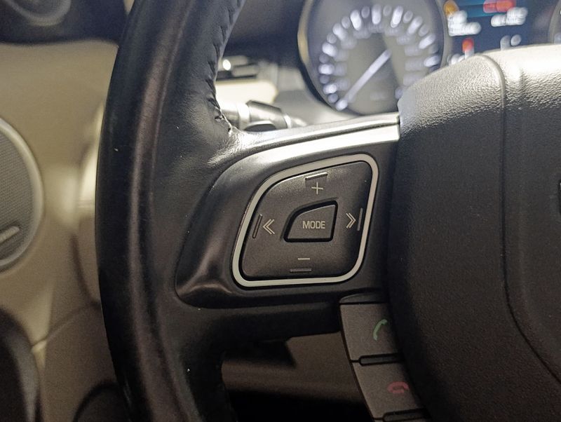 Land Rover Range R.evoque Pure 2.0 2013/2013 SIM VEÍCULOS PORTO ALEGRE / Carros no Vale