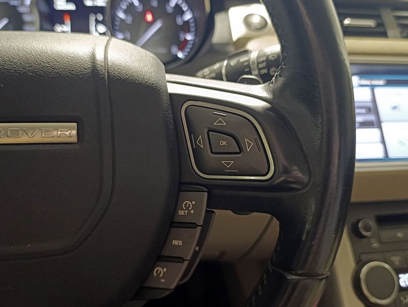 Land Rover Range R.evoque Pure 2.0 2013/2013 SIM VEÍCULOS PORTO ALEGRE / Carros no Vale