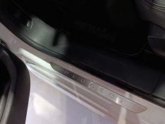 Peugeot 208 Urbantech 1.6 2017/2018 SIM VEÍCULOS PORTO ALEGRE / Carros no Vale